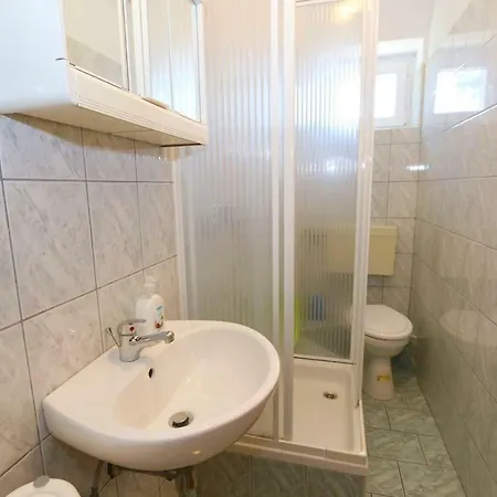 Kustici 4086b Apartment